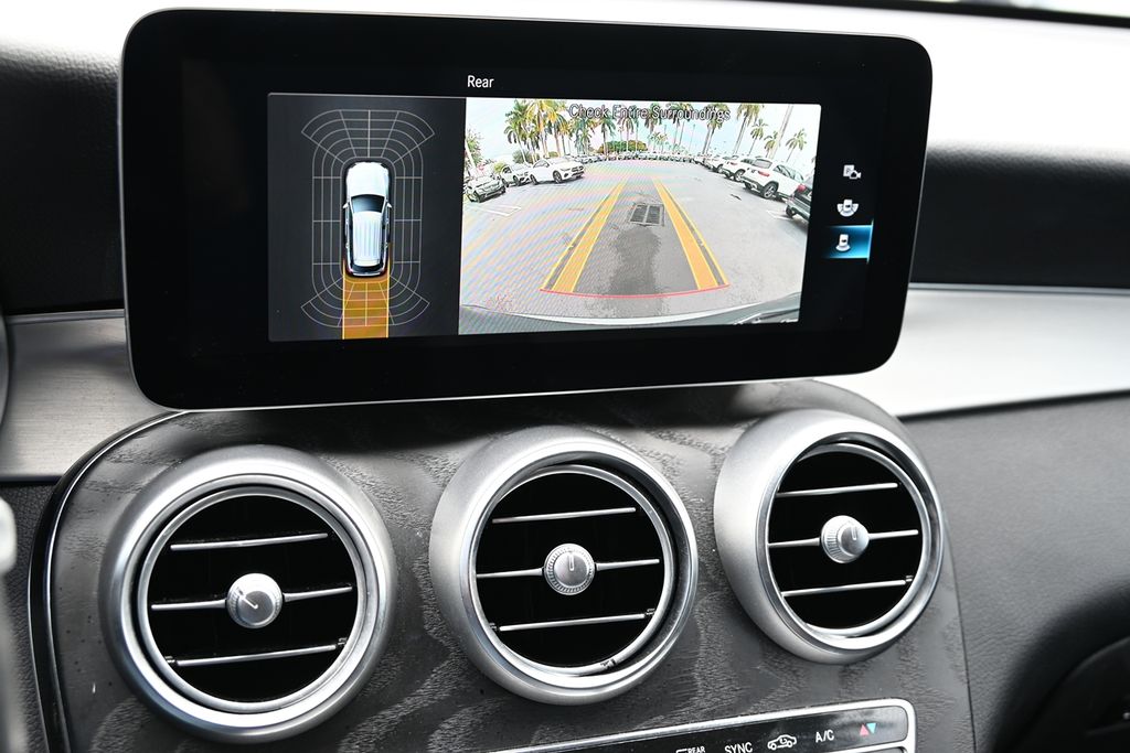 2021 Mercedes Benz GLC 300 photo 22