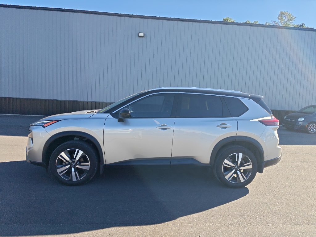 2024 Nissan Rogue SL photo 3