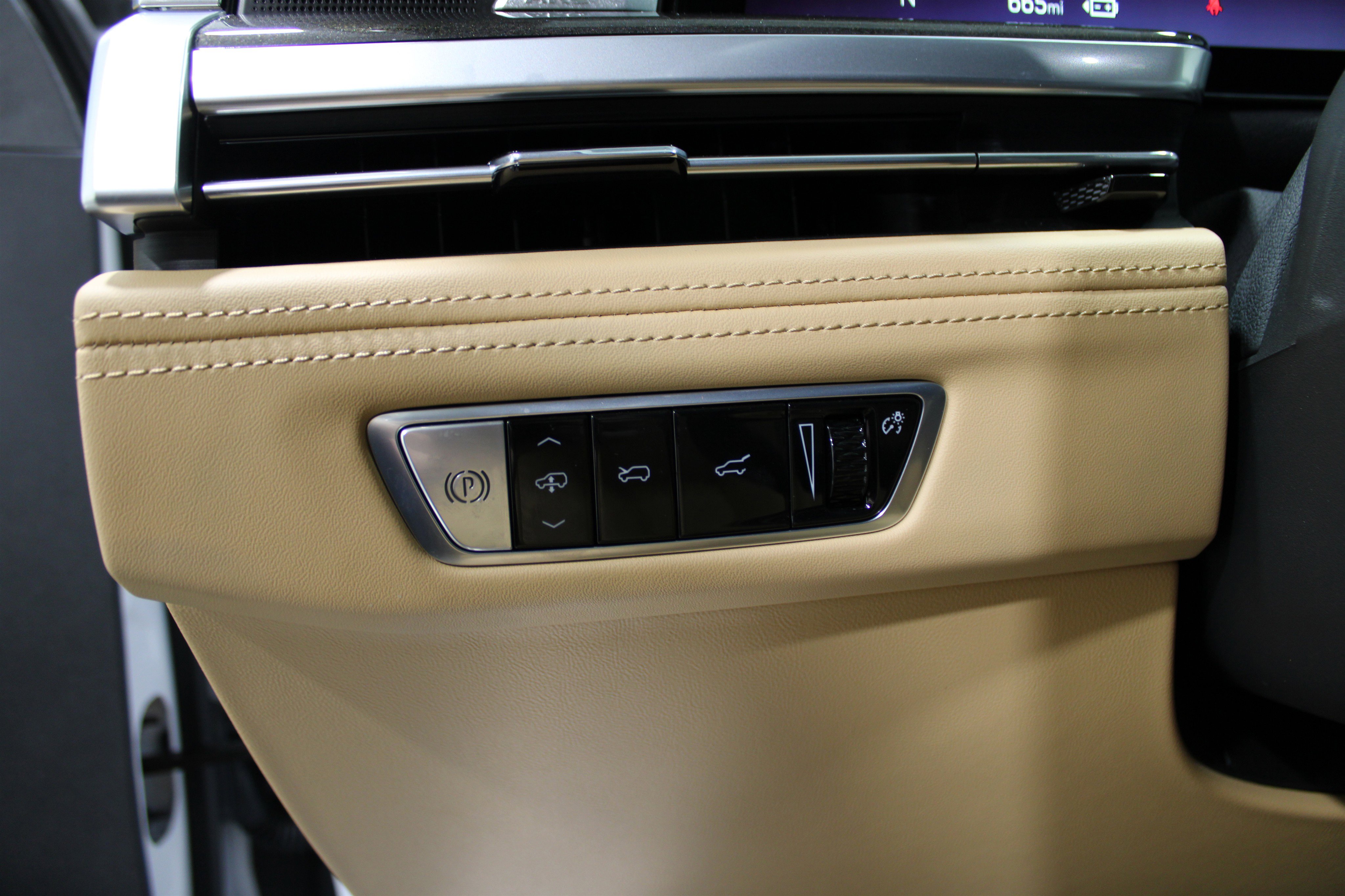 2025 Cadillac Escalade IQ Luxury photo 6