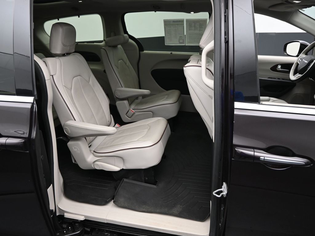 2017 Chrysler Pacifica Limited photo 6