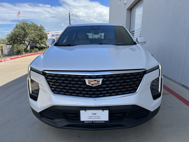 2024 Cadillac XT4 Luxury photo 2