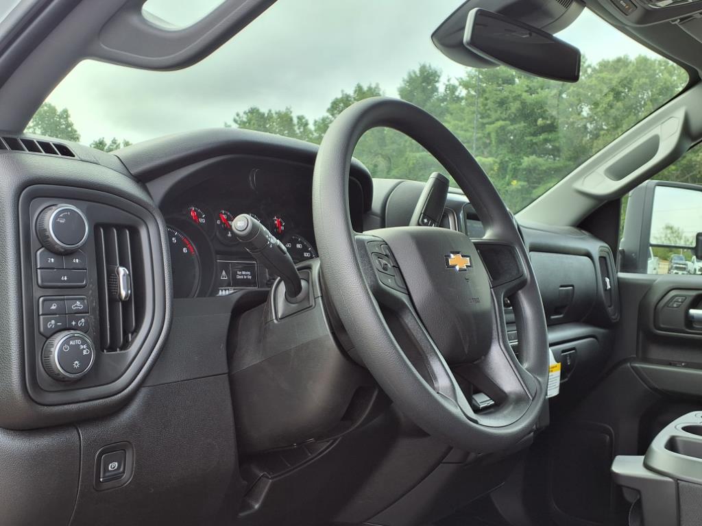 2025 Chevrolet Silverado 2500HD Custom photo 10