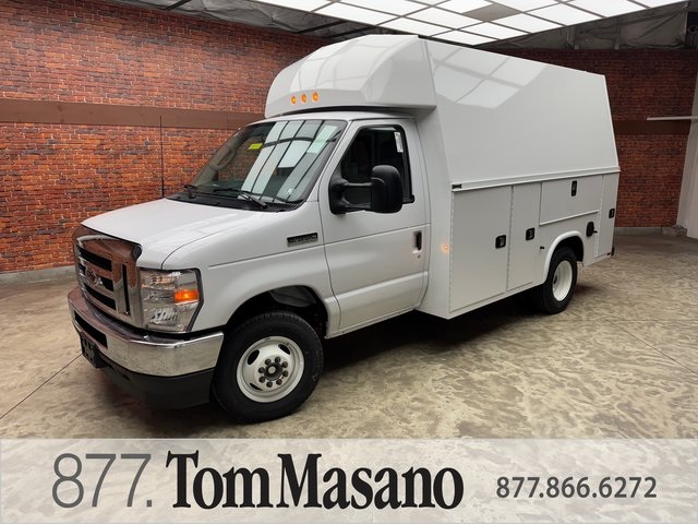 2025 Ford E-Series Cutaway Base's photo