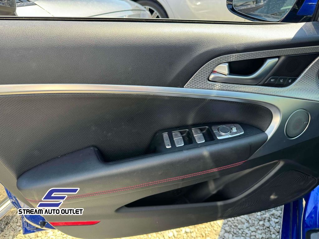 2023 Genesis G70 2.0T photo 14