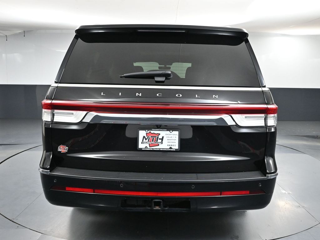 2024 Lincoln Navigator Reserve Luxury Monochromatic photo 5