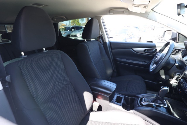 2022 Nissan Rogue Sport S photo 18