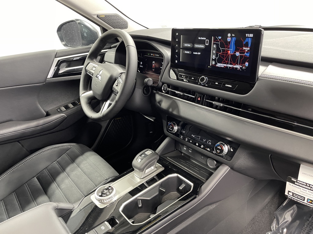 2025 Mitsubishi Outlander SE photo 29