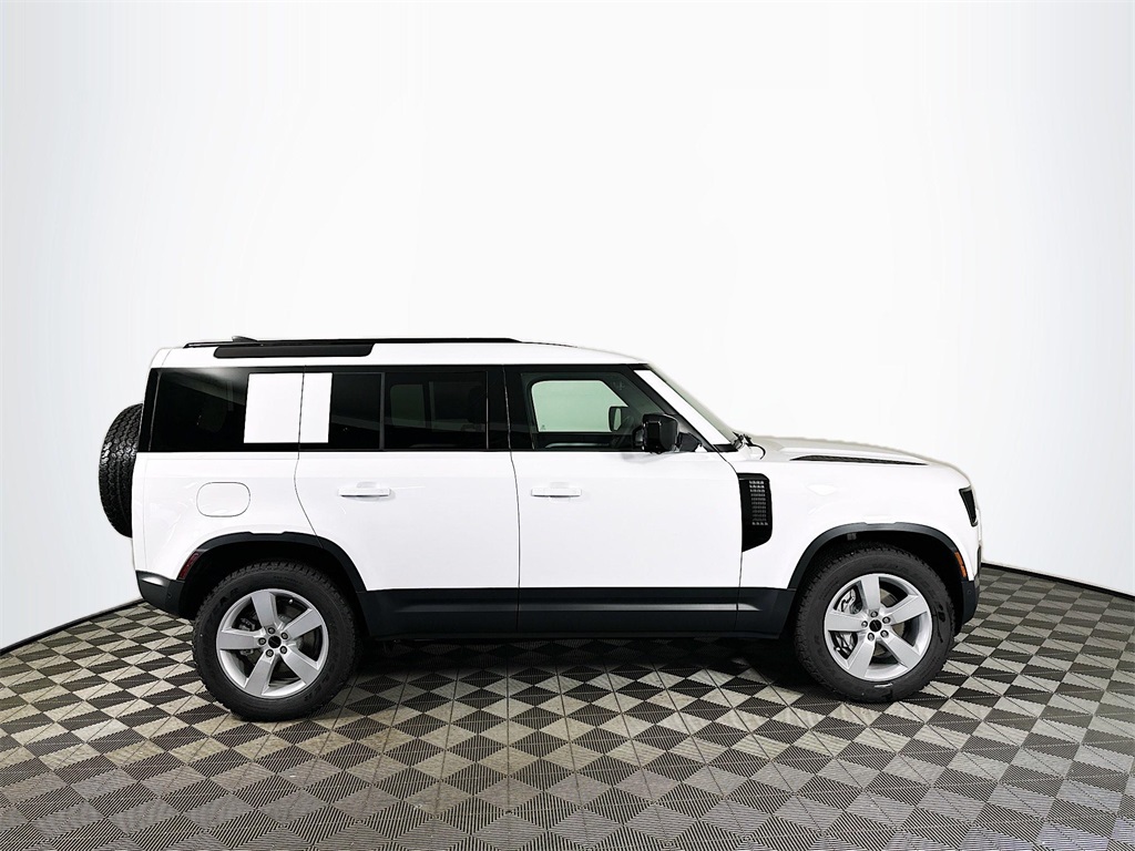 2026 Land Rover Defender 110 S photo 4