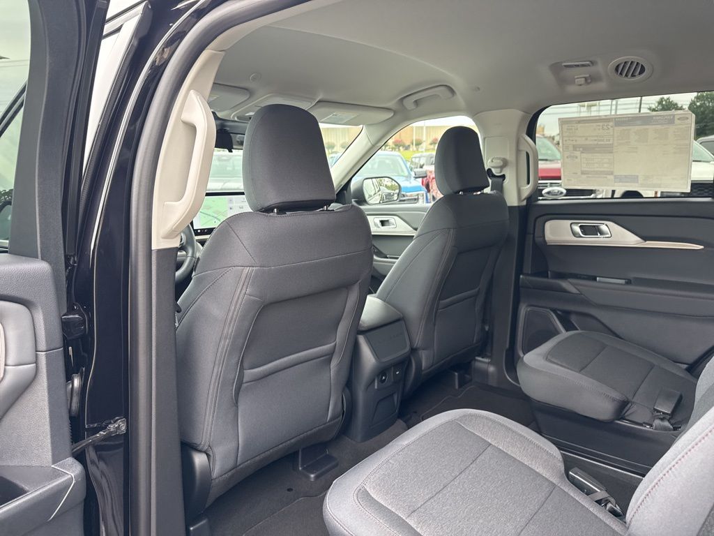 2025 Ford Explorer photo 13