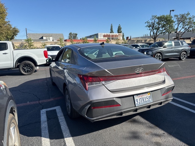 2024 Hyundai Elantra SEL photo 2