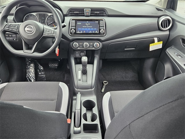 2025 Nissan Versa 1.6 S photo 6