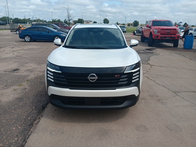 2025 Nissan Kicks SR photo 2