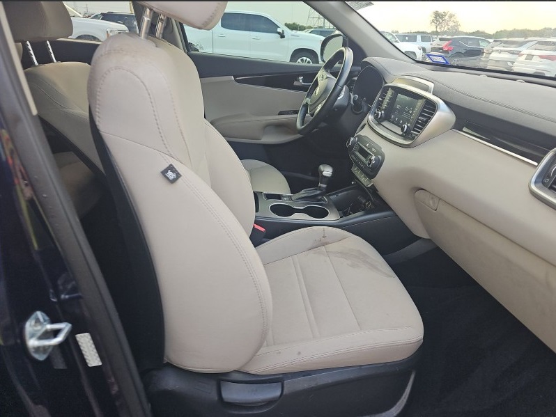 2020 Kia Sorento S photo 16