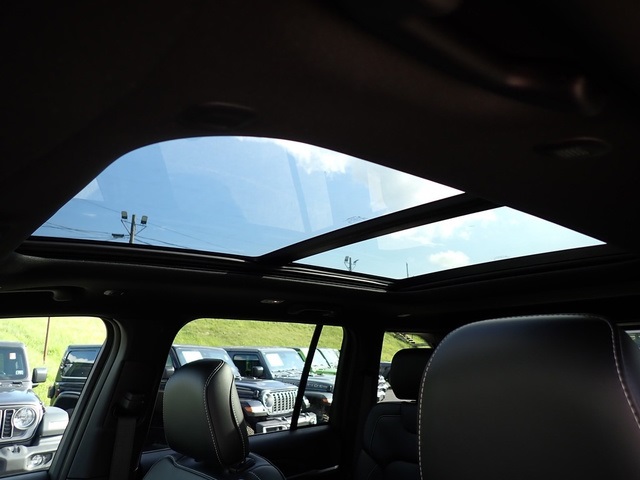 2025 Jeep Grand Cherokee Limited photo 16