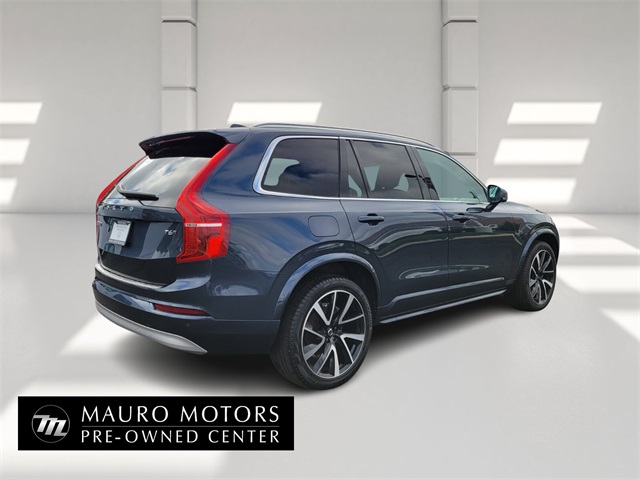 2022 Volvo XC90 Momentum photo 3
