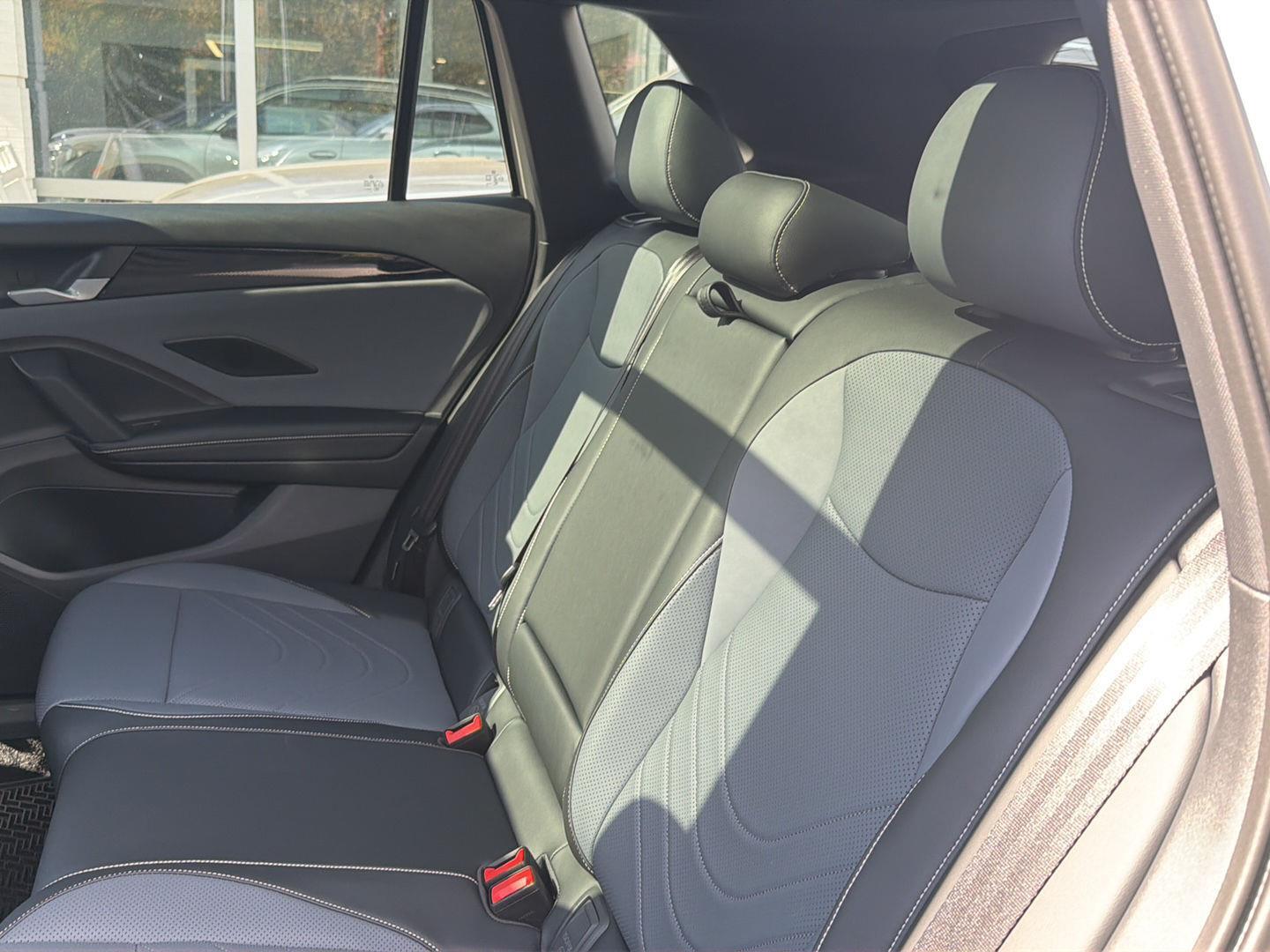 2025 Volkswagen Tiguan SE R-Line Black photo 23