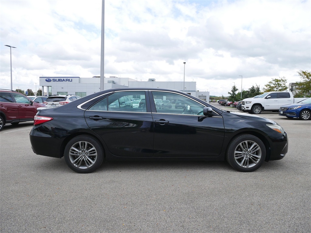 2016 Toyota Camry SE photo 8
