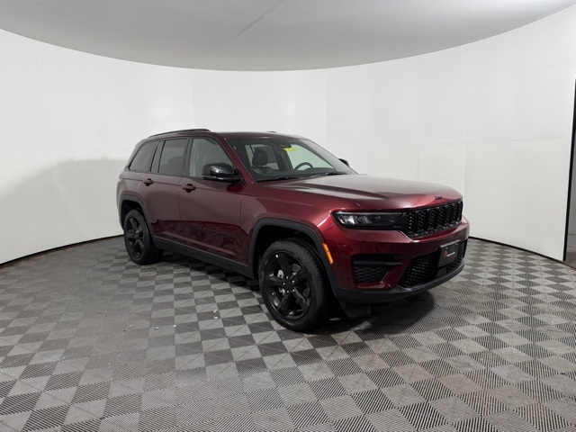 2025 Jeep Grand Cherokee Altitude's photo