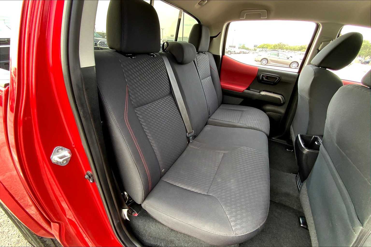 2021 Toyota Tacoma SR5 photo 18
