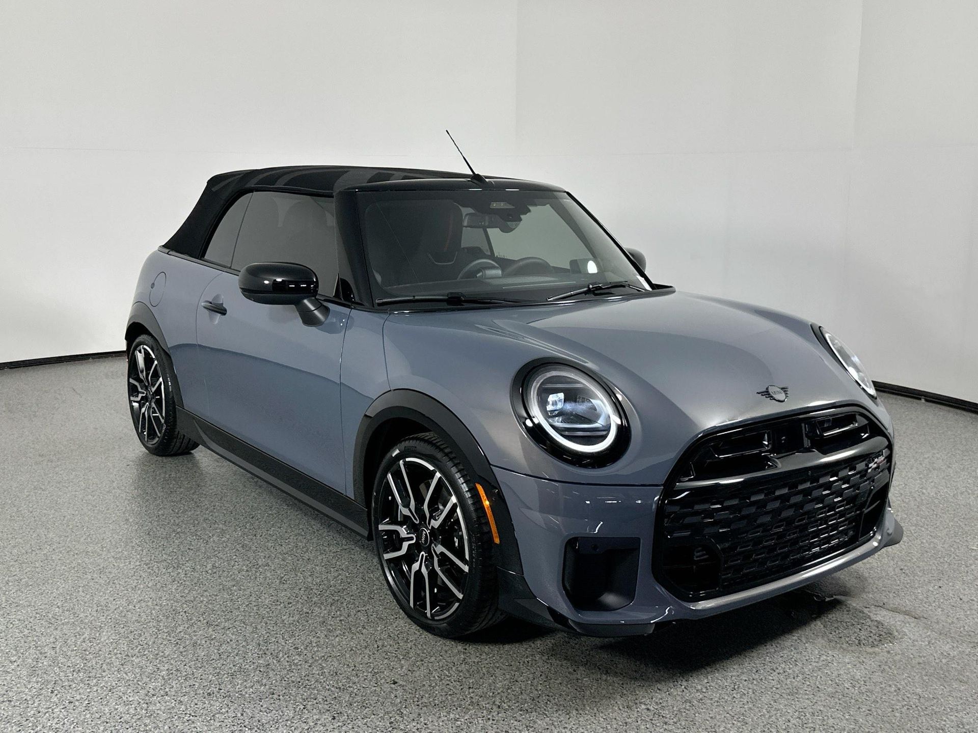 2026 Mini Cooper Convertible Iconic photo 3