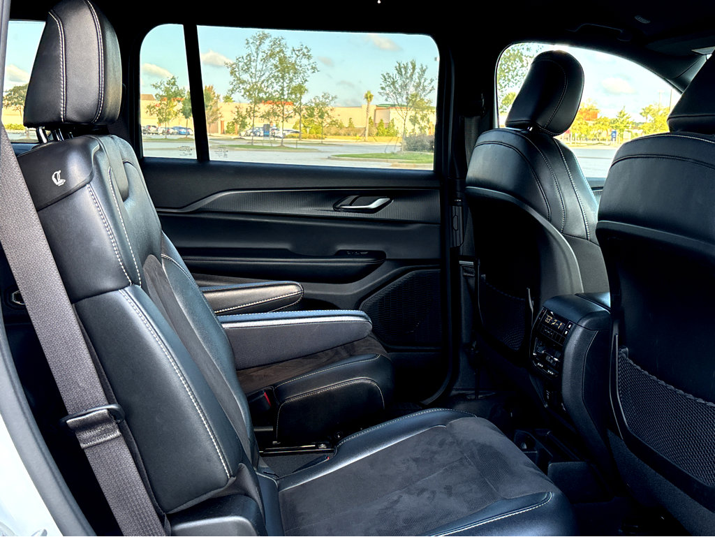 2023 Jeep Grand Cherokee Altitude photo 9