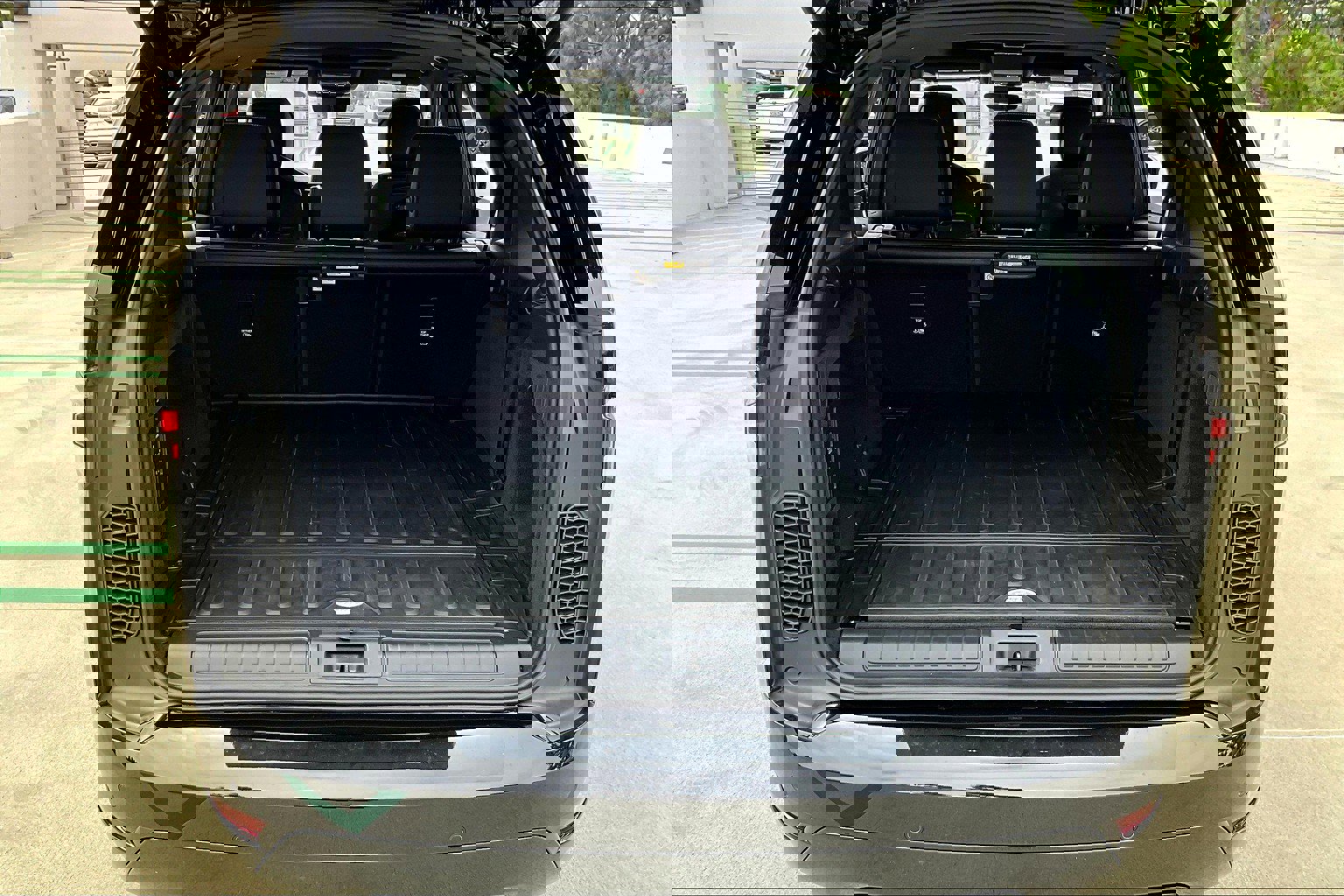 2025 Land Rover Discovery SE photo 8