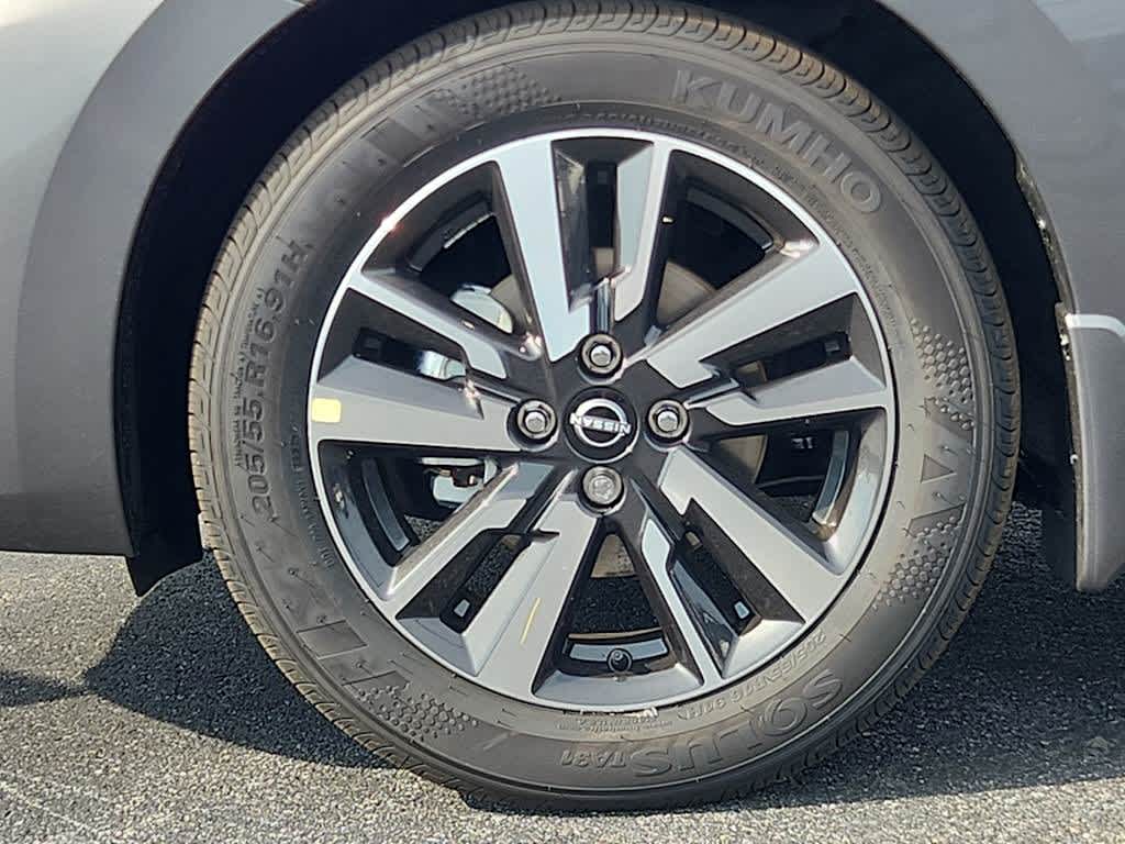 2025 Nissan Versa SV photo 15