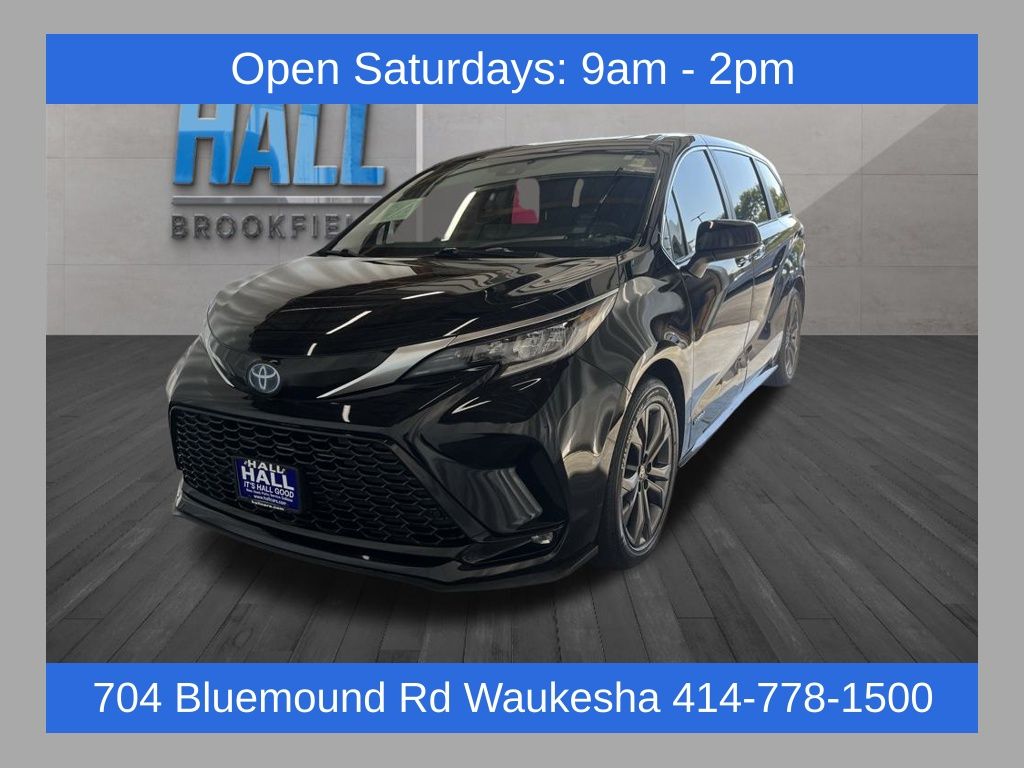 2021 Toyota Sienna XSE's photo