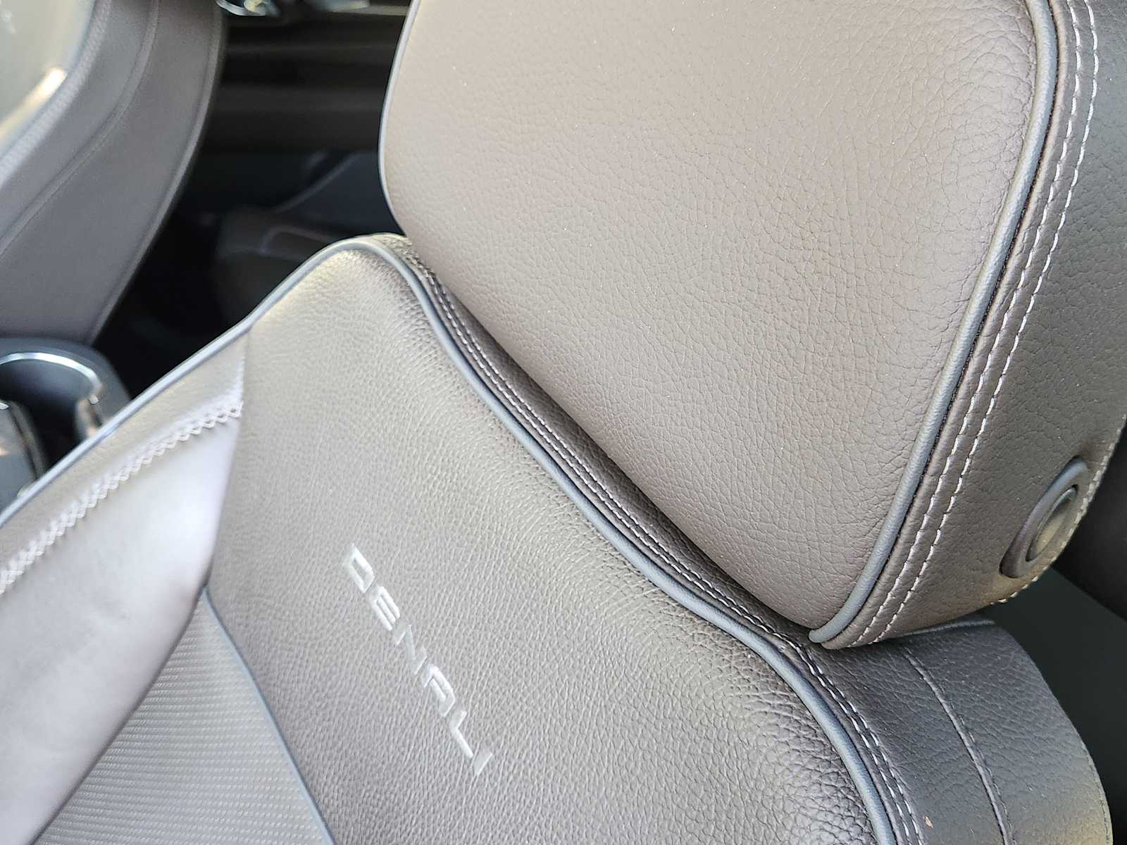 2021 Gmc Yukon Denali photo 21