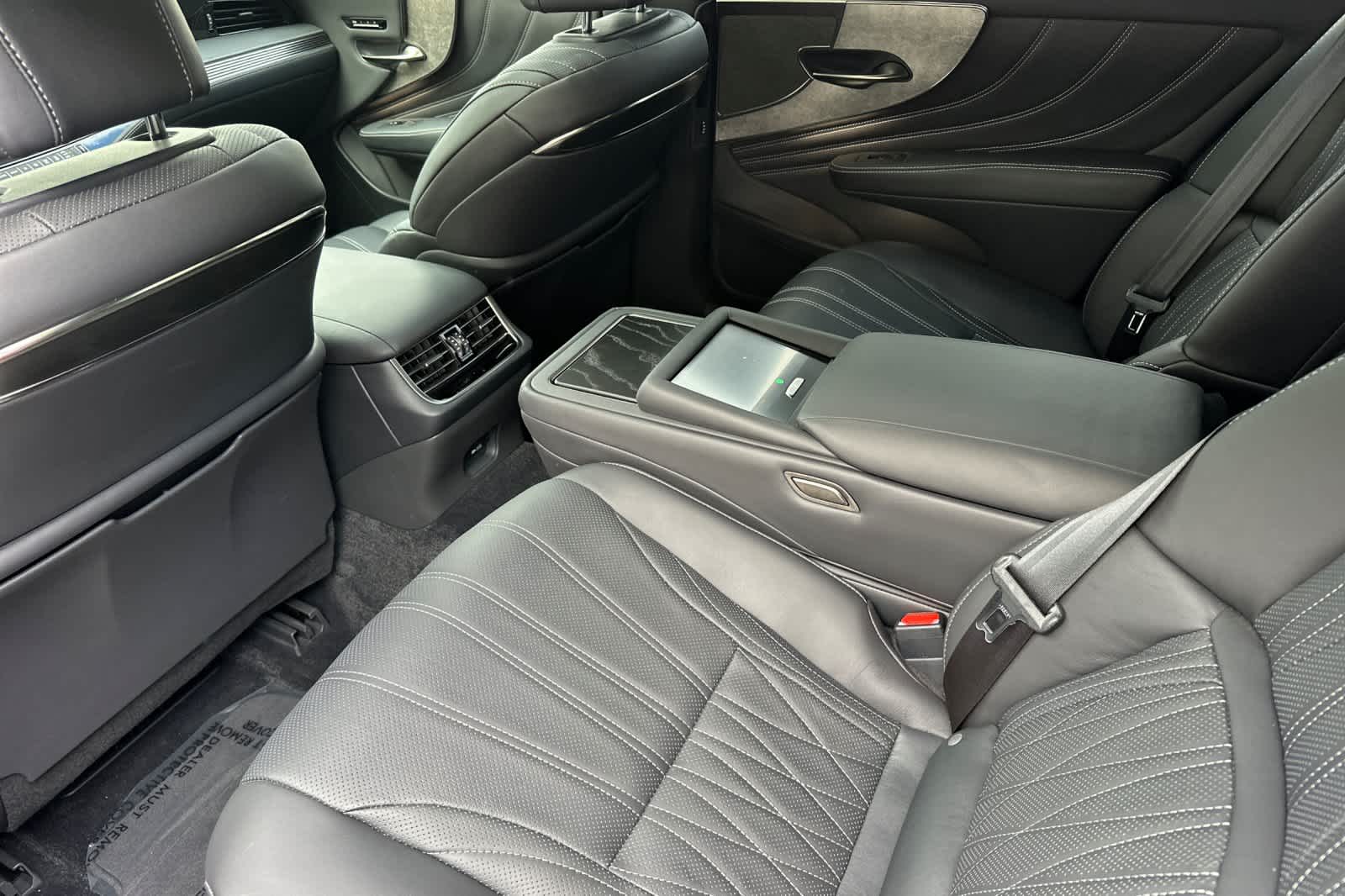 2023 Lexus LS 500h photo 4