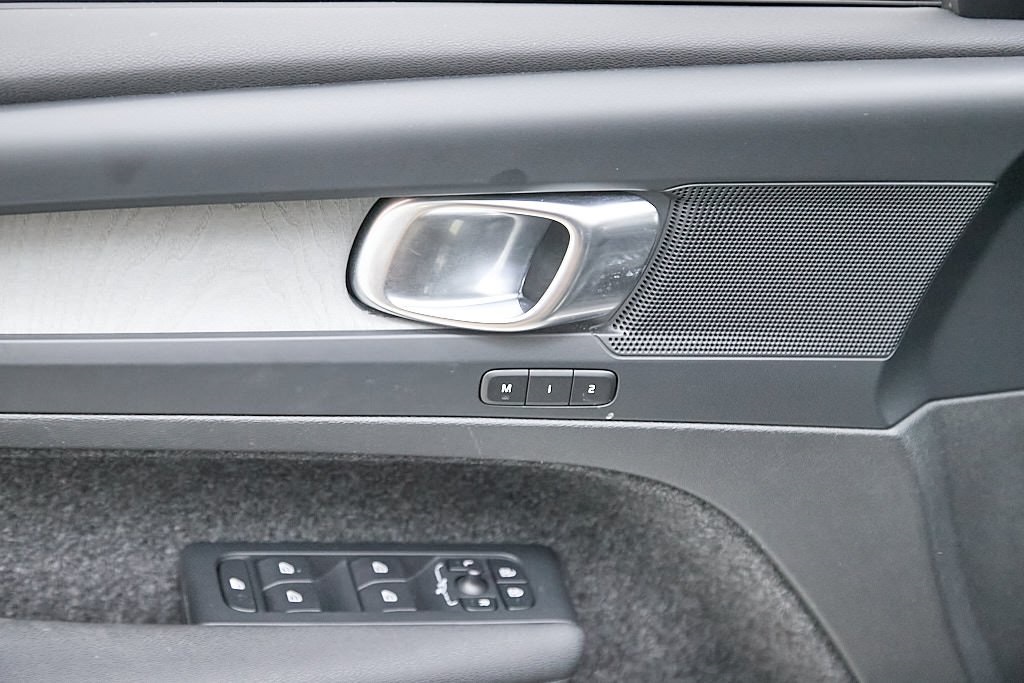 2024 VOLVO XC40 - Image 10