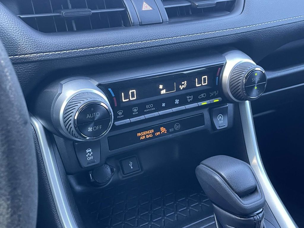 2020 Toyota RAV4 XLE photo 37
