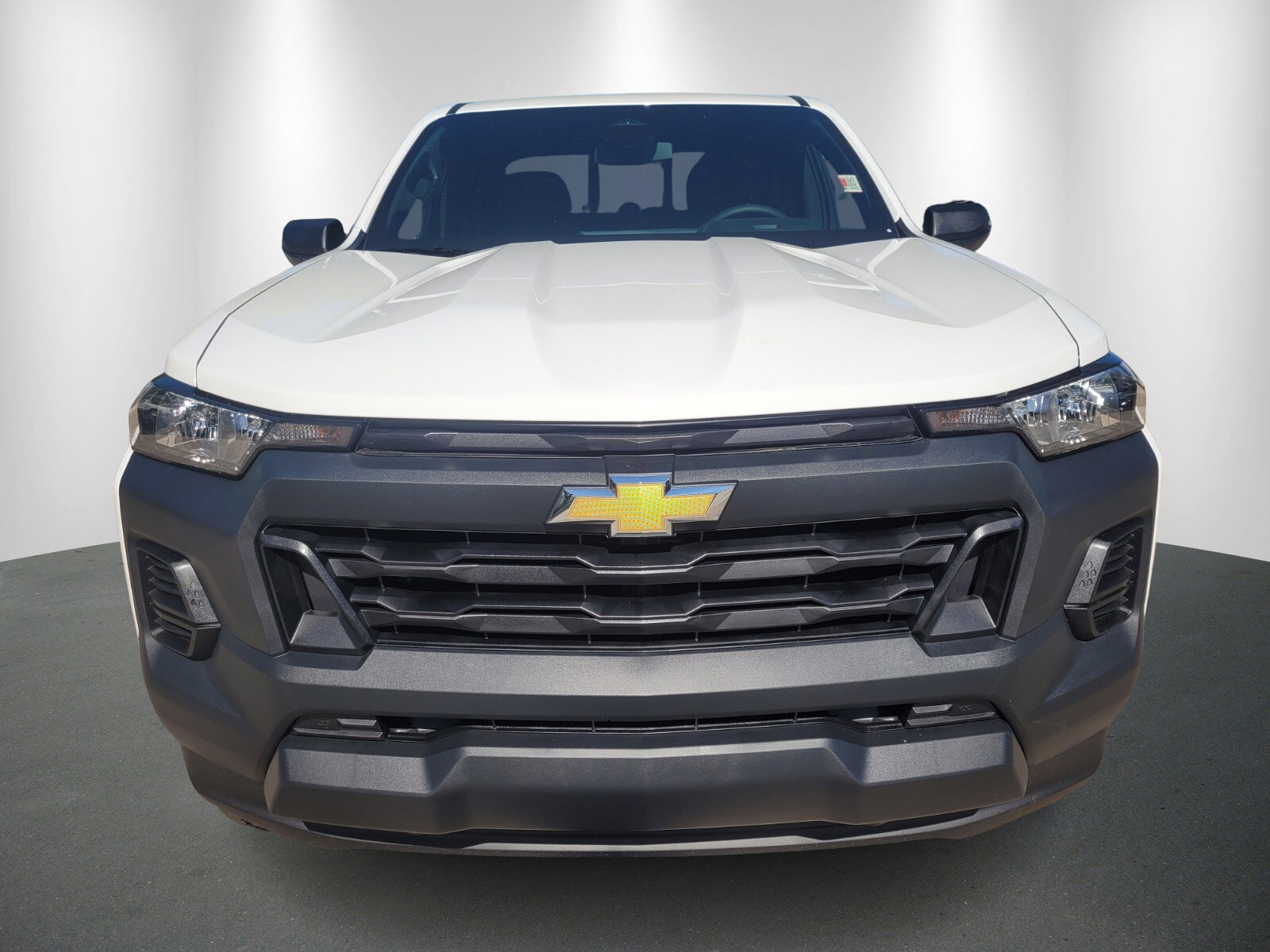 2025 Chevrolet Colorado LT photo 2