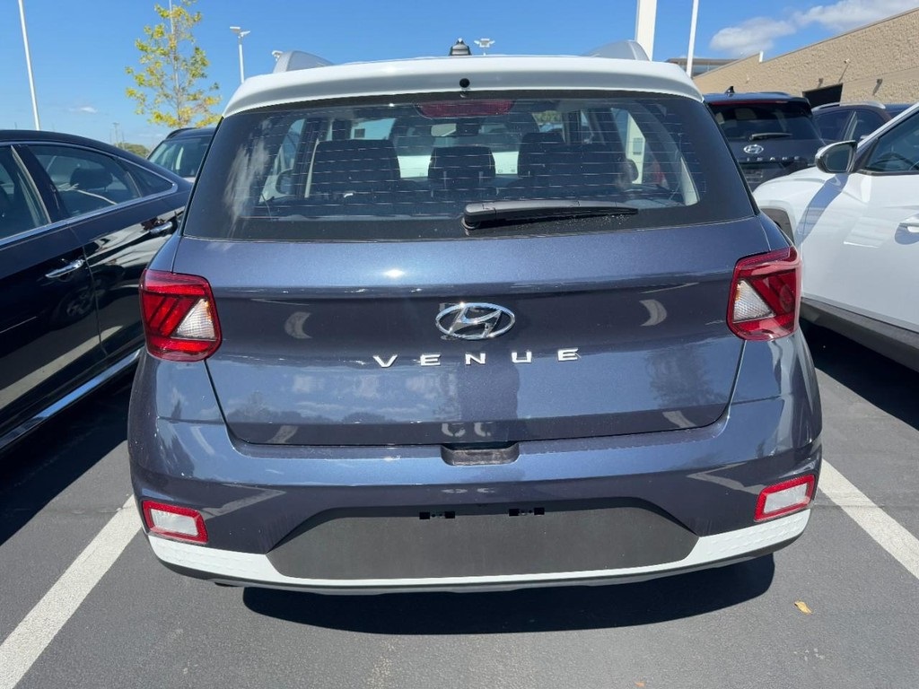 2025 Hyundai Venue Limited photo 3