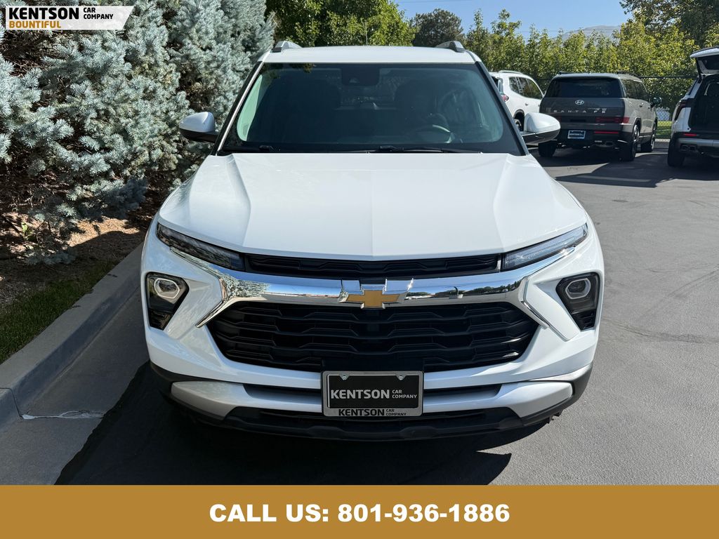 2025 Chevrolet Trailblazer LT photo 2