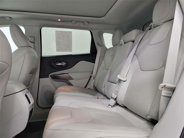 2021 Jeep Cherokee Latitude Lux photo 12