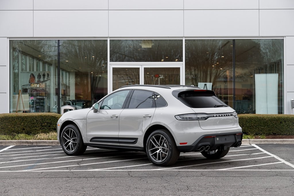 2025 Porsche Macan T photo 3