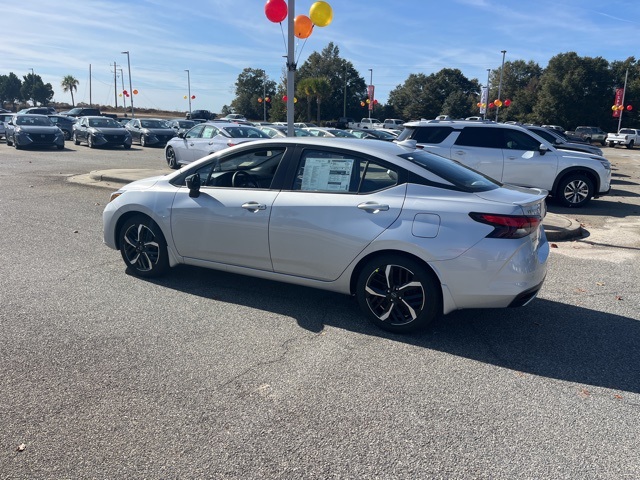 2025 Nissan Versa SR photo 4