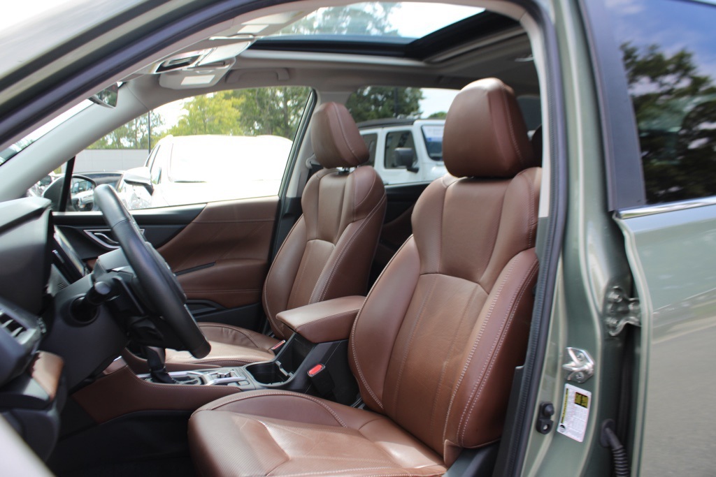 2021 Subaru Forester Touring photo 2