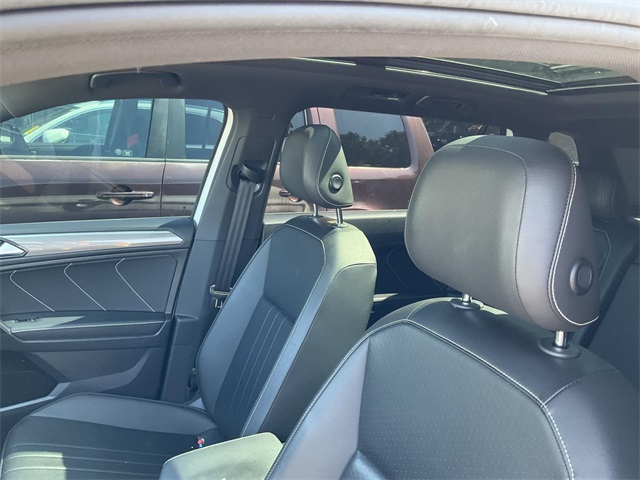 2022 Volkswagen Tiguan SE R-Line Black photo 5