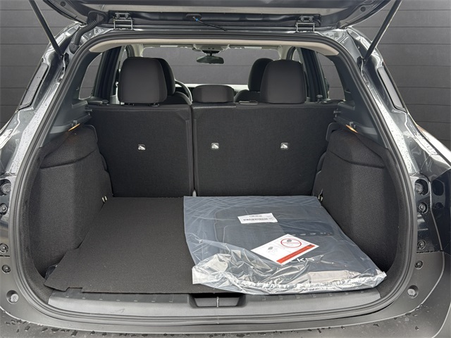 2025 Nissan Kicks SV photo 24