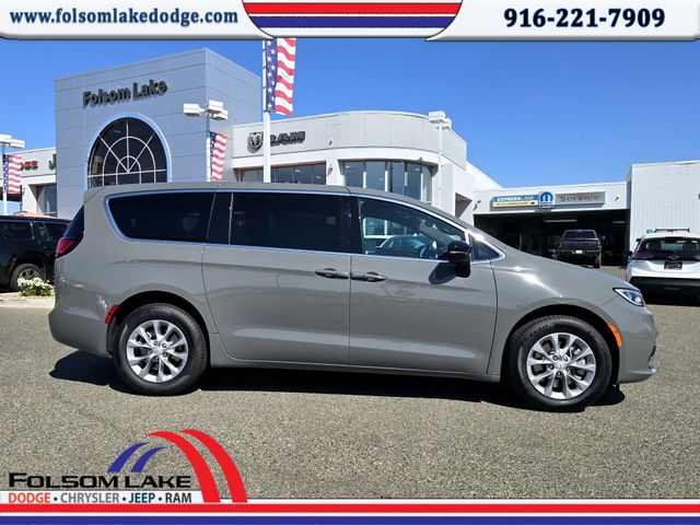 2025 Chrysler Pacifica photo 7