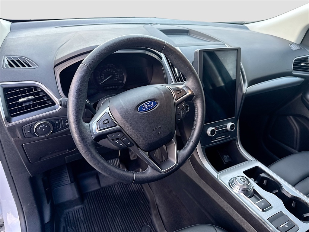 2022 Ford Edge SEL photo 9