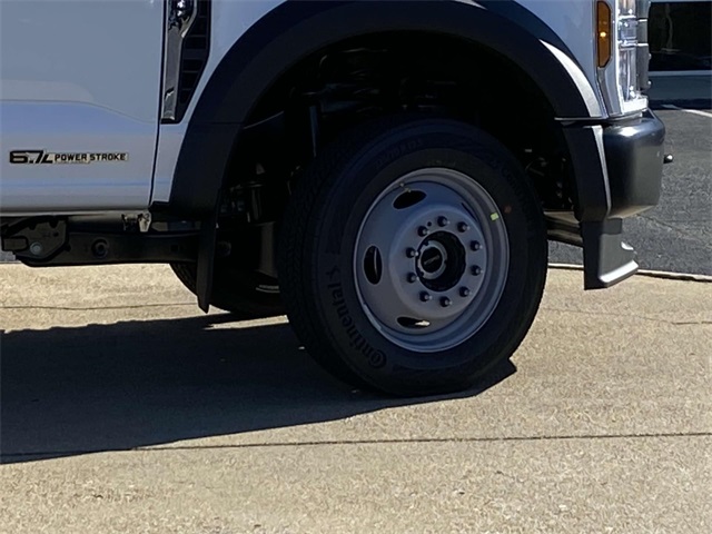 2025 Ford F-550 photo 3