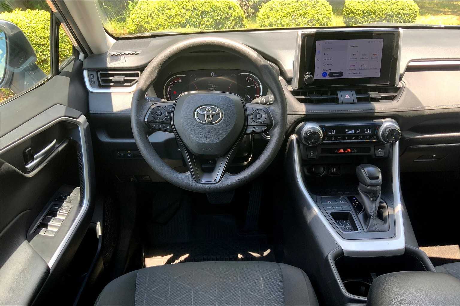 2023 Toyota RAV4 XLE photo 5