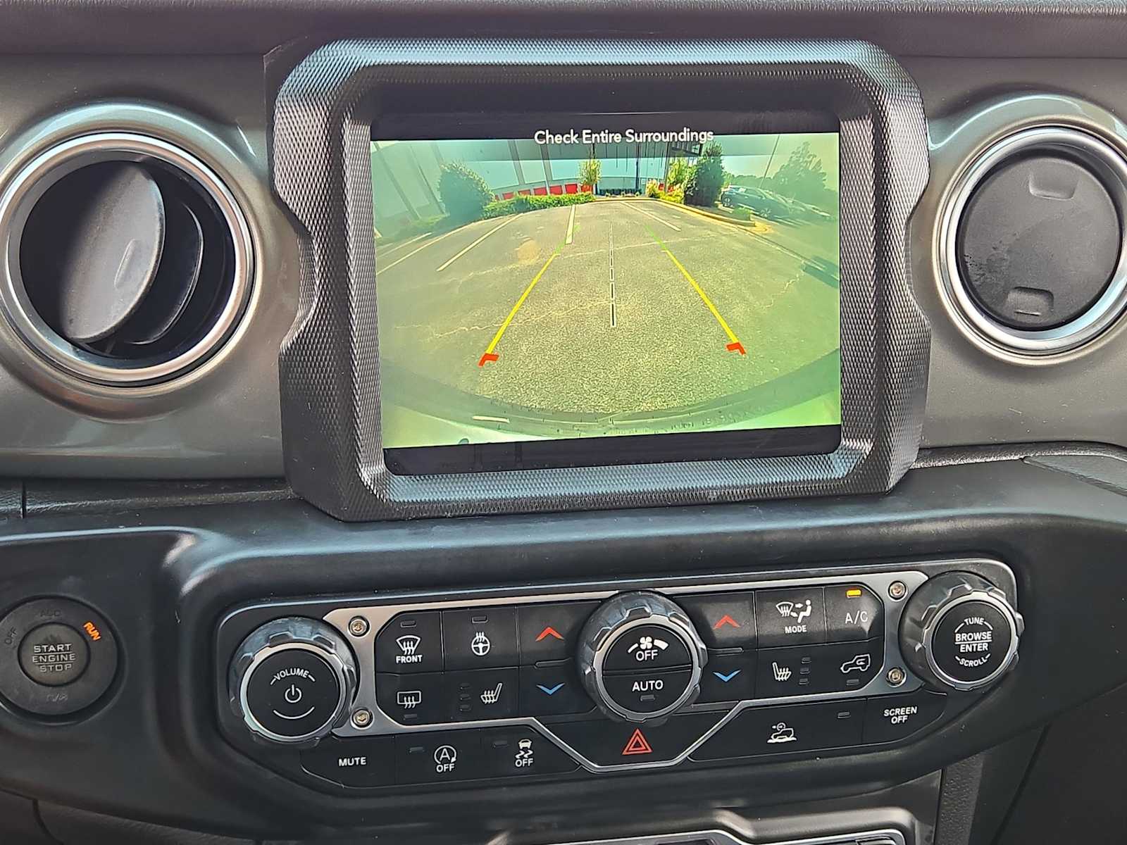 2022 Jeep Wrangler Unlimited Sahara photo 26