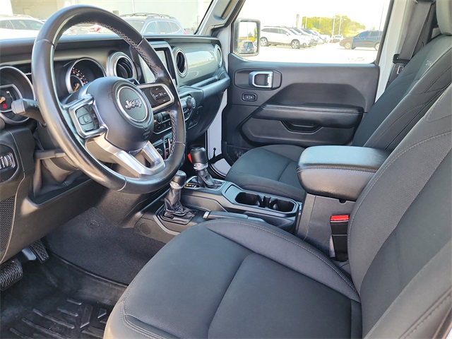 2020 Jeep Wrangler Unlimited Sahara photo 13