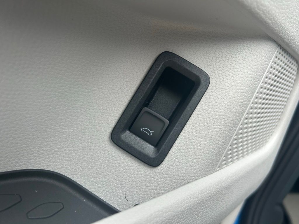 2025 Volkswagen ID. Buzz Pro Plus photo 44