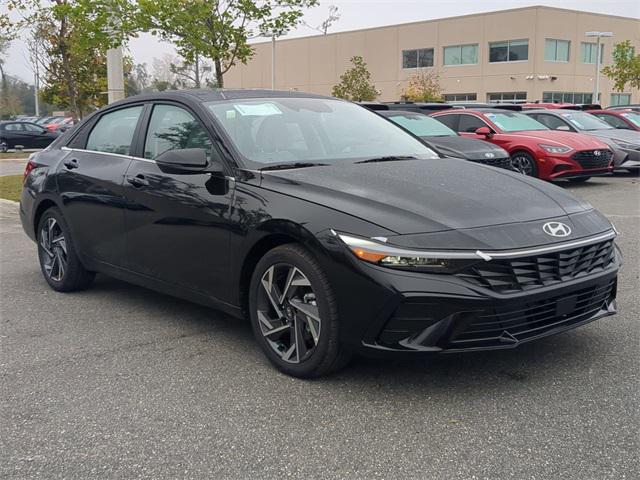 2025 Hyundai Elantra Limited photo 3