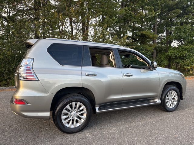 2021 Lexus GX 460 Premium photo 3